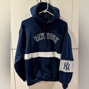 New York Yankees Women's Sustainable Pullover Hoodie in Navy Size Small